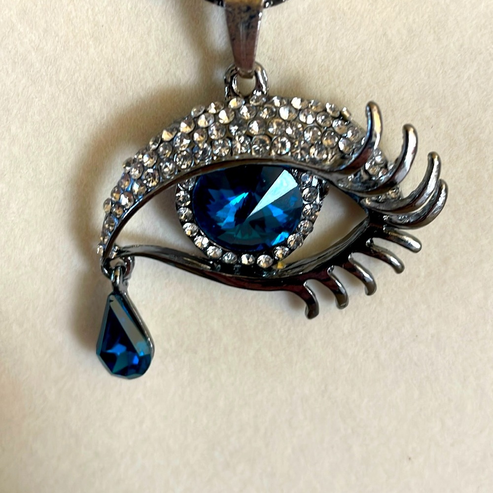 Fashion Jewelry Beautiful Blue Eyed Beauty 14” Chain 2” Pendant - Picture 1 of 5